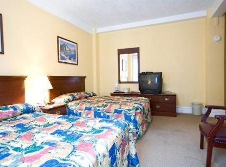 Milner Hotel Detroit Room photo